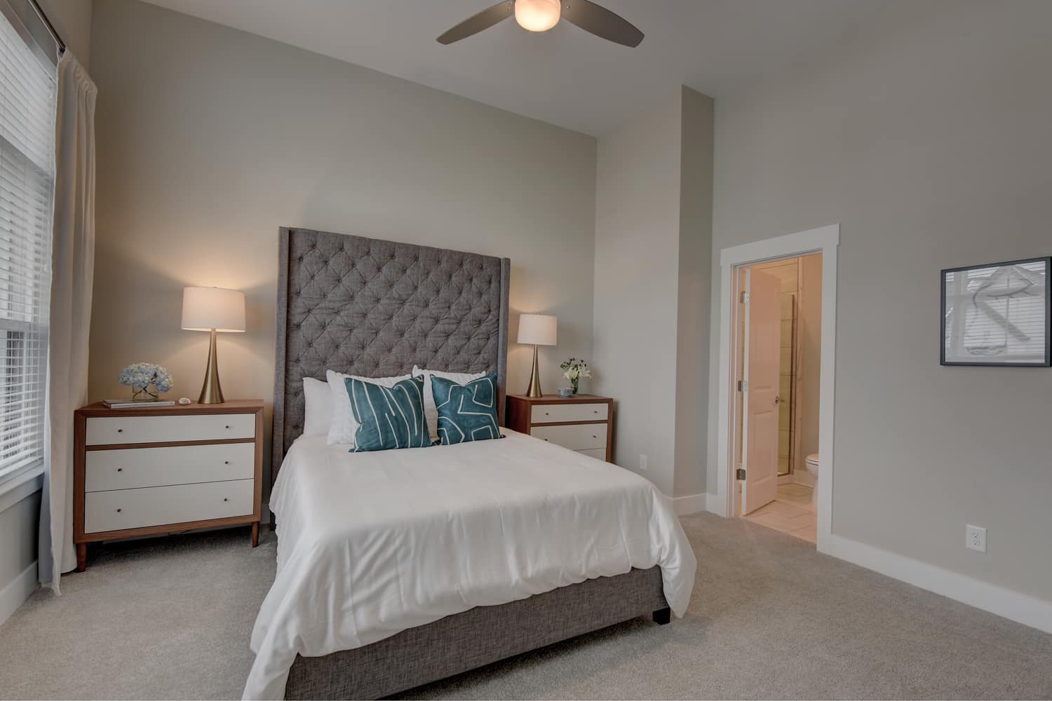 The Highlands at Stoneridge - Interior view of a bedroom with a bed in a room